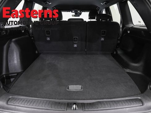 Used 2025 Jeep Grand Cherokee Altitude AWD/4WD image 9