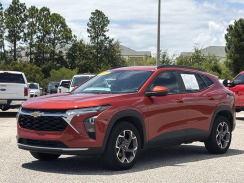 Used 2024 Chevrolet Trax LT w/ Driver Confidence Package FWD image 8