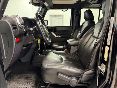 Used 2016 Jeep Wrangler Unlimited Rubicon AWD/4WD image 11