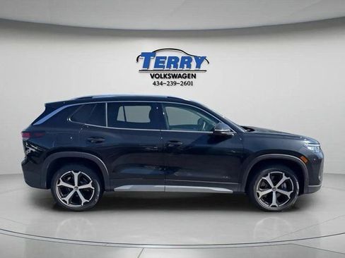 New 2025 Volkswagen Tiguan SE image 1