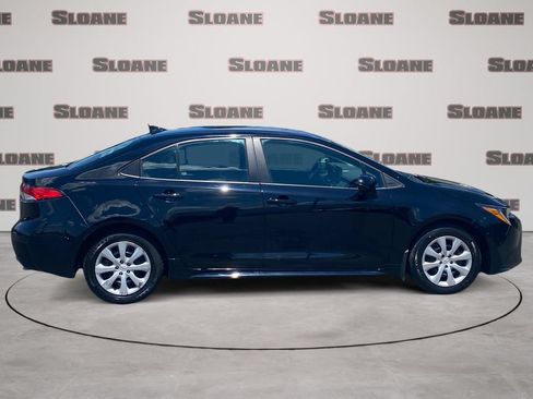 Used 2025 Toyota Corolla LE FWD image 4
