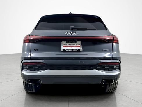 Used 2025 Audi Q5 Premium w/ Convenience Package image 4