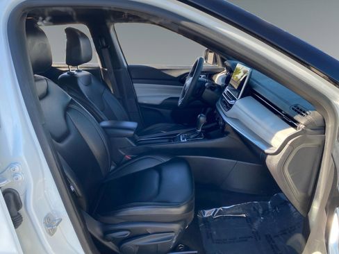 Used 2025 Jeep Compass Limited image 15