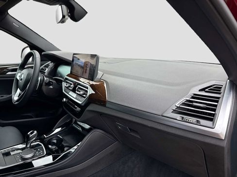 Certified 2025 BMW X4 xDrive30i AWD/4WD image 8