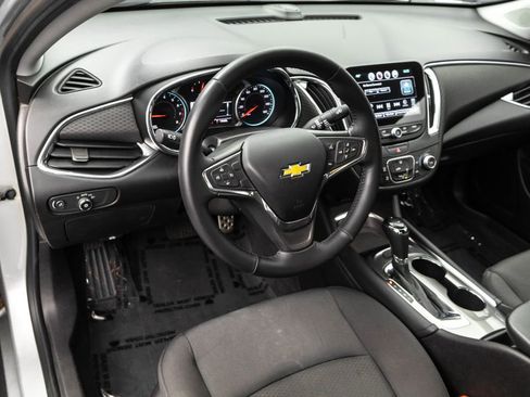 Used 2016 Chevrolet Malibu LT image 4
