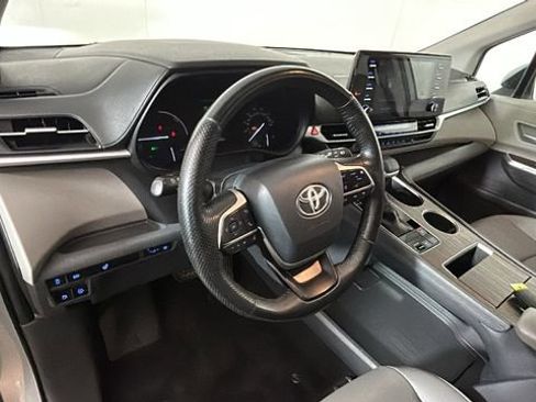 Used 2021 Toyota Sienna XLE FWD image 14
