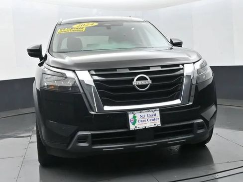 Used 2024 Nissan Pathfinder SV FWD image 3