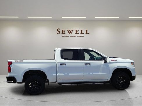 Used 2025 Chevrolet Silverado 1500 LT Trail Boss w/ Convenience Package II AWD/4WD image 6