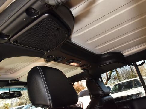 Used 2015 Jeep Wrangler Unlimited Rubicon image 18