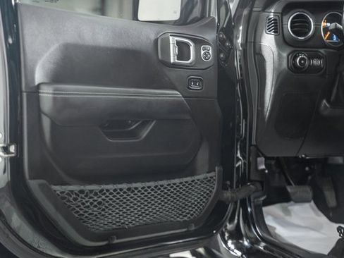 Used 2020 Jeep Wrangler Unlimited Sahara image 40