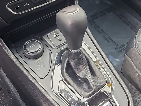 Used 2019 Jeep Cherokee Limited w/ Trailer Tow Group image 31