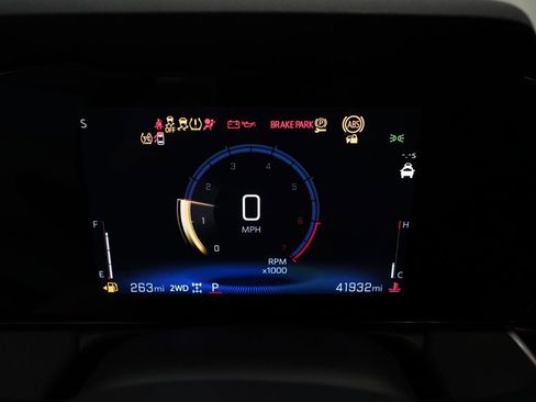 Used 2025 Chevrolet TrailBlazer LT AWD/4WD image 2