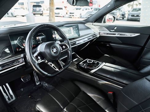 Used 2024 BMW 740i w/ Premium Package RWD image 2