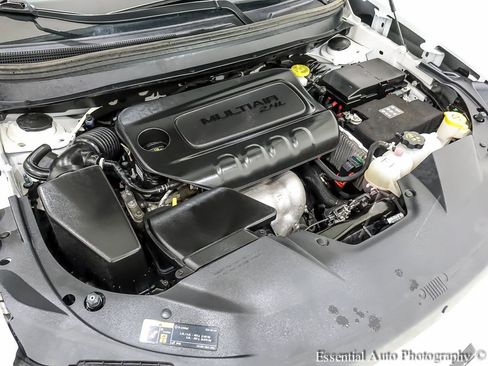 Used 2019 Jeep Cherokee Latitude Plus w/ Comfort/Convenience Group image 33