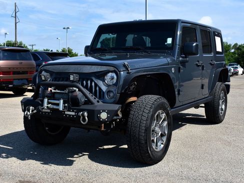 Used 2017 Jeep Wrangler Unlimited Rubicon w/ Connectivity Group AWD/4WD image 1