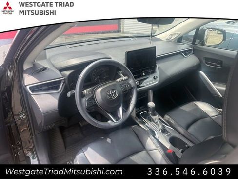 Used 2024 Toyota Corolla Cross LE w/ Moonroof Package image 9