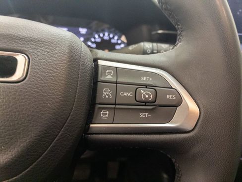 Used 2025 Jeep Compass Limited image 23