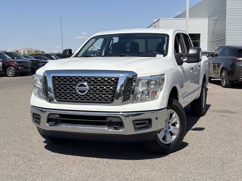 Used 2018 Nissan Titan SV w/ SV Convenience Package AWD/4WD image 2