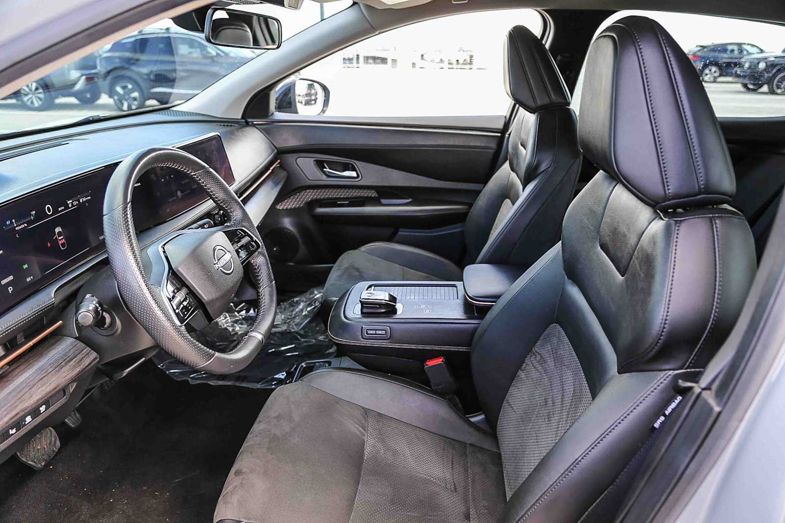 Used 2024 Nissan Ariya AWD image 16