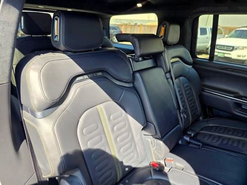 Used 2022 Rivian R1S Launch Edition AWD/4WD image 35