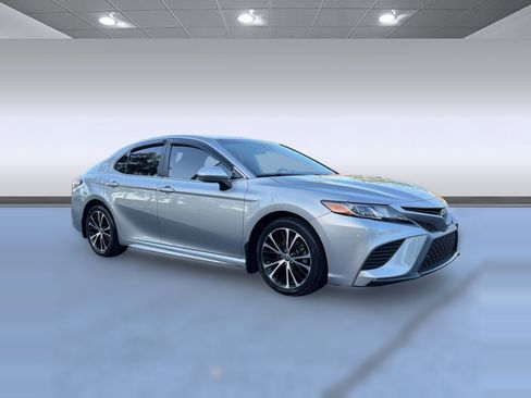 Used 2020 Toyota Camry SE image 7