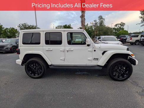 Used 2022 Jeep Wrangler Unlimited Sahara AWD/4WD image 3