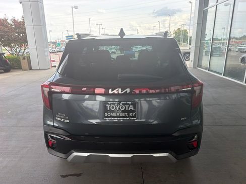 Used 2024 Kia Seltos EX AWD/4WD image 4