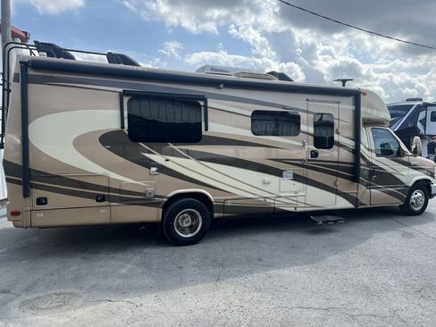 Used 2017 Ford E-450 and Econoline 450 Super Duty w/ Motorhome Prep Package RWD image 40