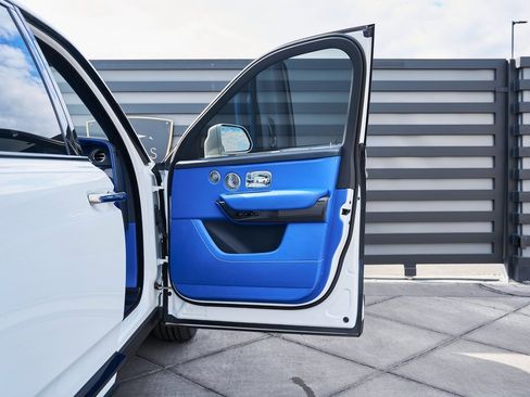 Used 2023 Rolls-Royce Cullinan Black Badge w/ Driver's Package image 19