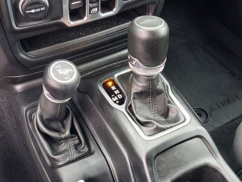 Used 2021 Jeep Gladiator Sport AWD/4WD image 17