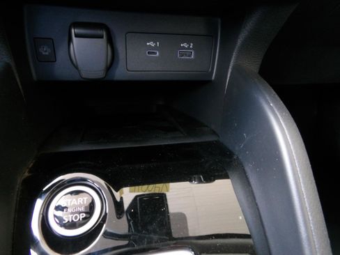 New 2025 Nissan Versa SR w/ Trunk Package image 23