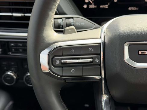 Used 2025 GMC Yukon XL Denali w/ Sun & Power Step Package image 9