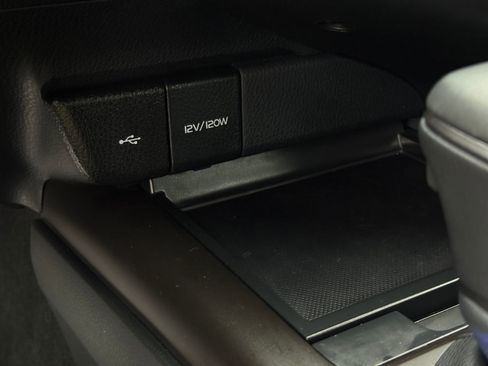 Used 2024 Toyota Camry SE image 32