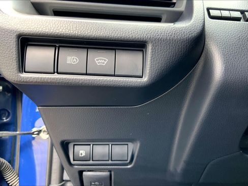 Used 2025 Toyota Prius LE FWD image 33