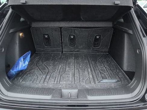 Used 2024 Chevrolet Trax RS w/ Sunroof Package FWD image 36