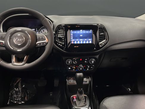 Used 2021 Jeep Compass Latitude FWD image 12