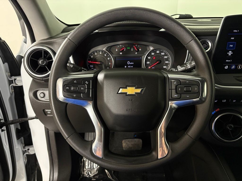 Used 2025 Chevrolet Blazer LT FWD image 18