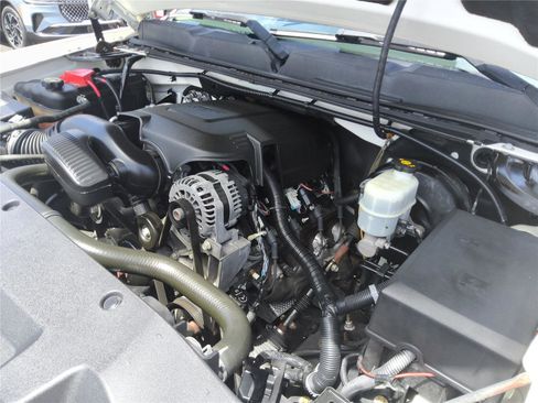 Used 2013 Chevrolet Silverado 1500 LTZ w/ LTZ White Diamond Edition RWD image 15