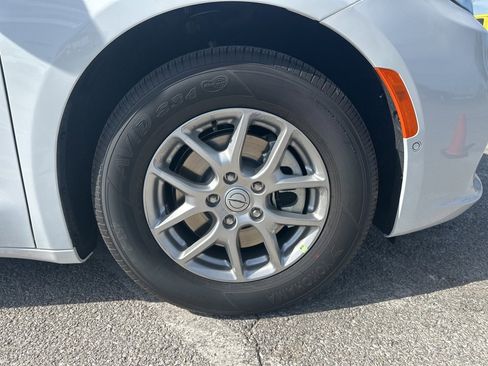 New 2026 Chrysler Pacifica Select image 41