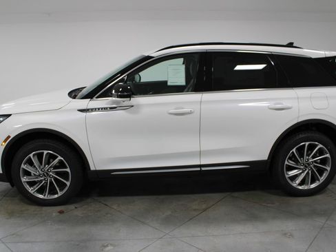 New 2026 Lincoln Corsair Premiere image 5