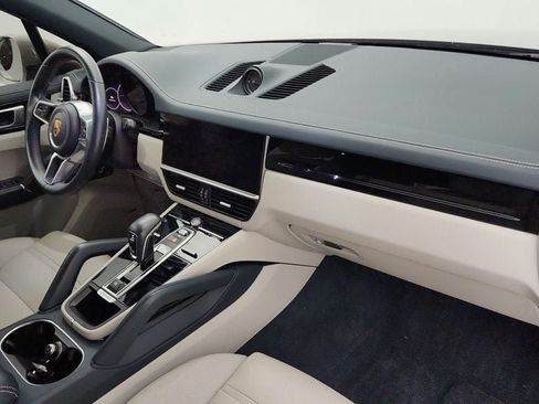 Used 2022 Porsche Cayenne AWD/4WD image 25