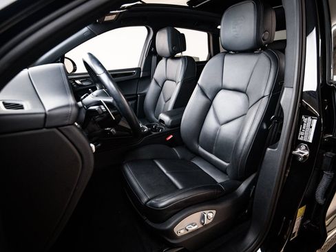 Certified 2023 Porsche Macan S AWD/4WD image 5