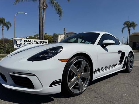 Used 2021 Porsche 718 Cayman image 13