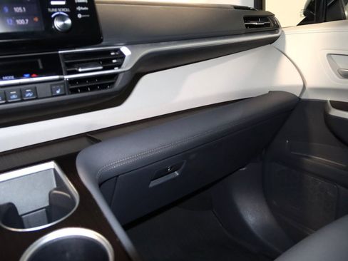 Used 2023 Toyota Sienna XLE image 45