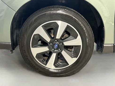 Used 2018 Subaru Forester 2.5i Premium AWD/4WD image 32