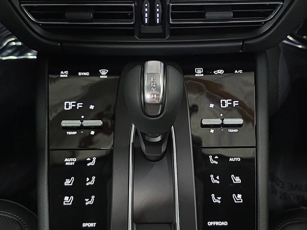 Certified 2026 Porsche Macan AWD/4WD image 19
