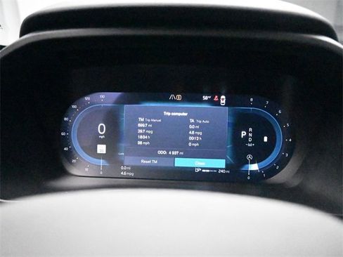 Used 2025 Volvo XC40 B5 Ultra image 10