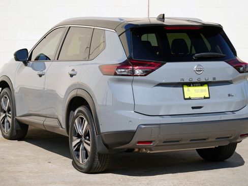 Used 2024 Nissan Rogue SL FWD image 44
