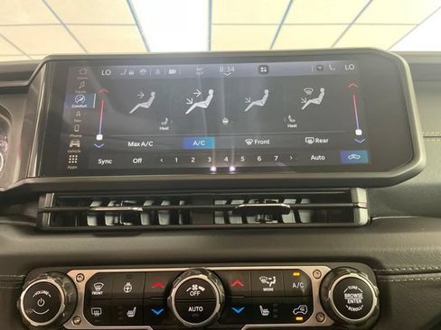 Used 2025 Jeep Gladiator Sport AWD/4WD image 26