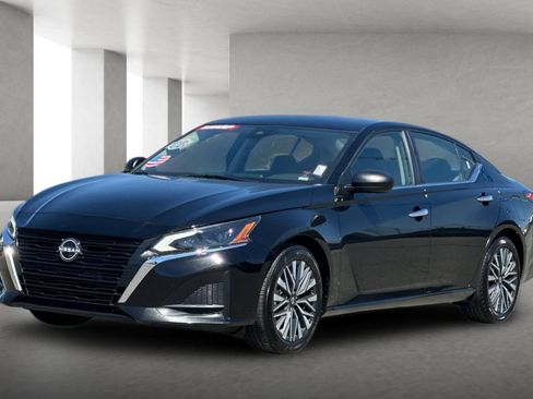 Used 2024 Nissan Altima 2.5 SV FWD image 8